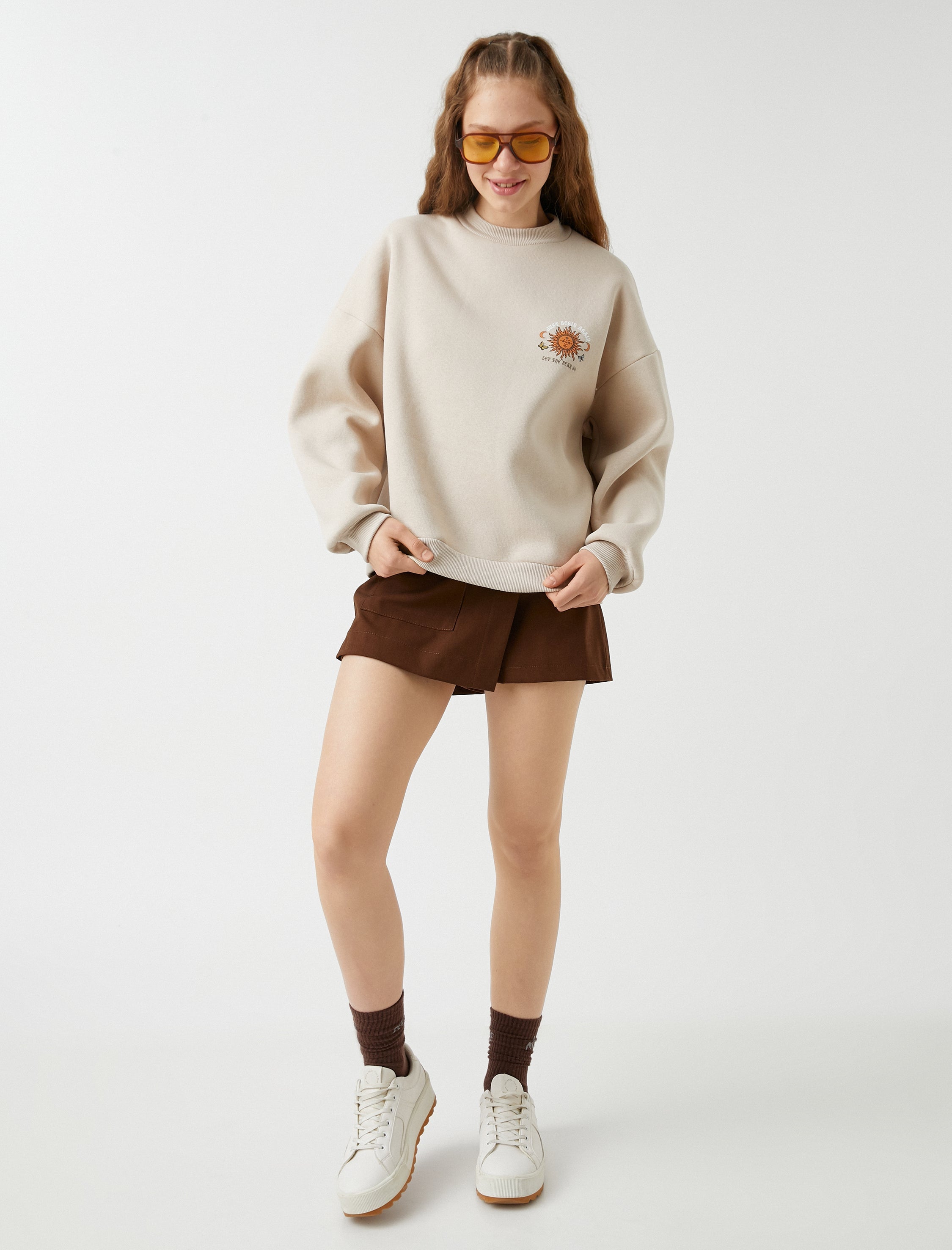 Women's Crew Neck Graphic Sweathirt in Beige