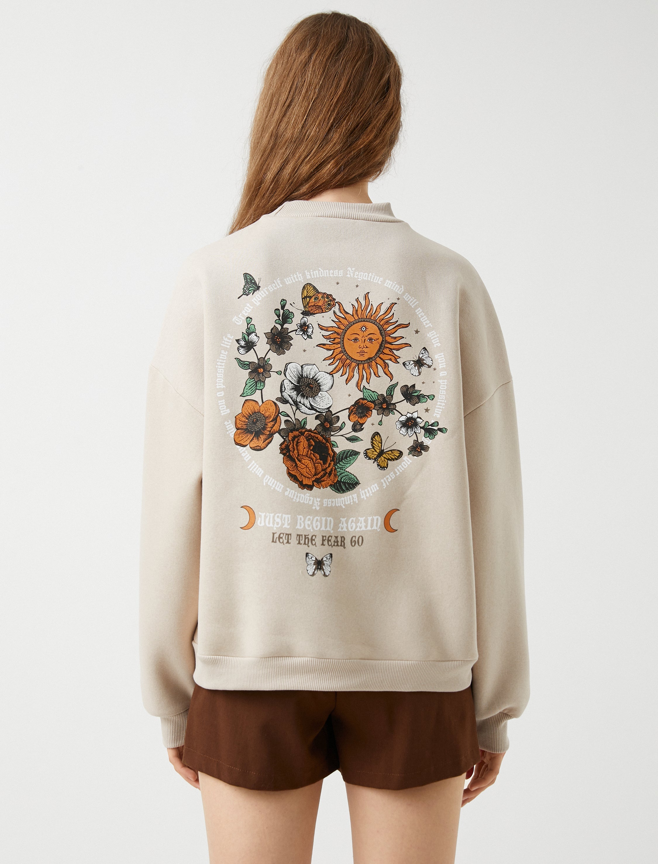 Women's Crew Neck Graphic Sweathirt in Beige