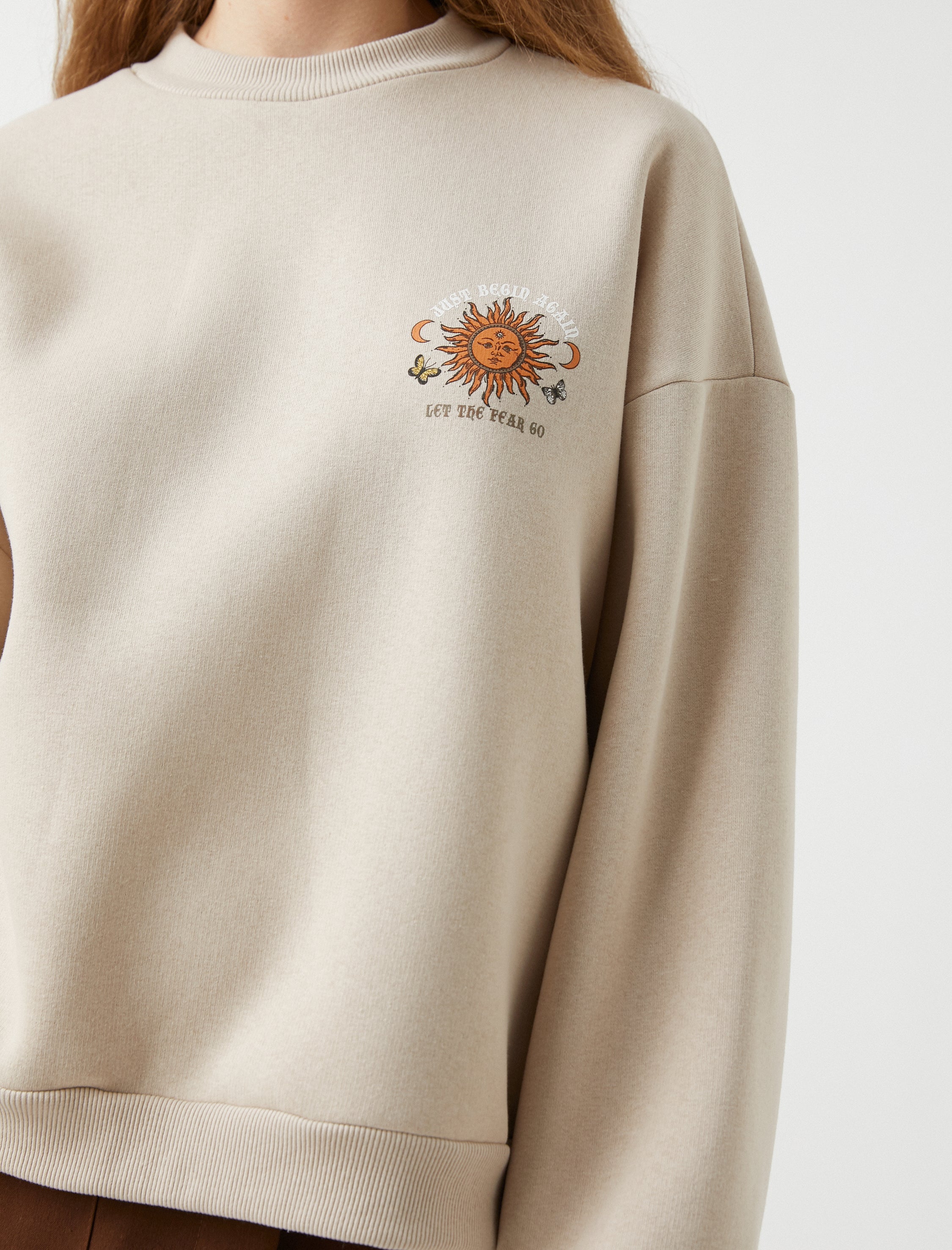 Women's Crew Neck Graphic Sweathirt in Beige