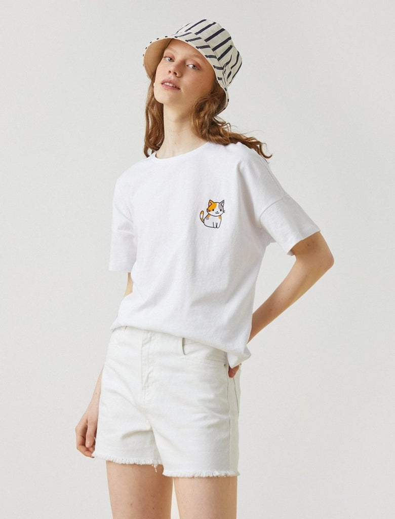 Cute Cat Graphic T-shirt in White - Usolo Outfitters