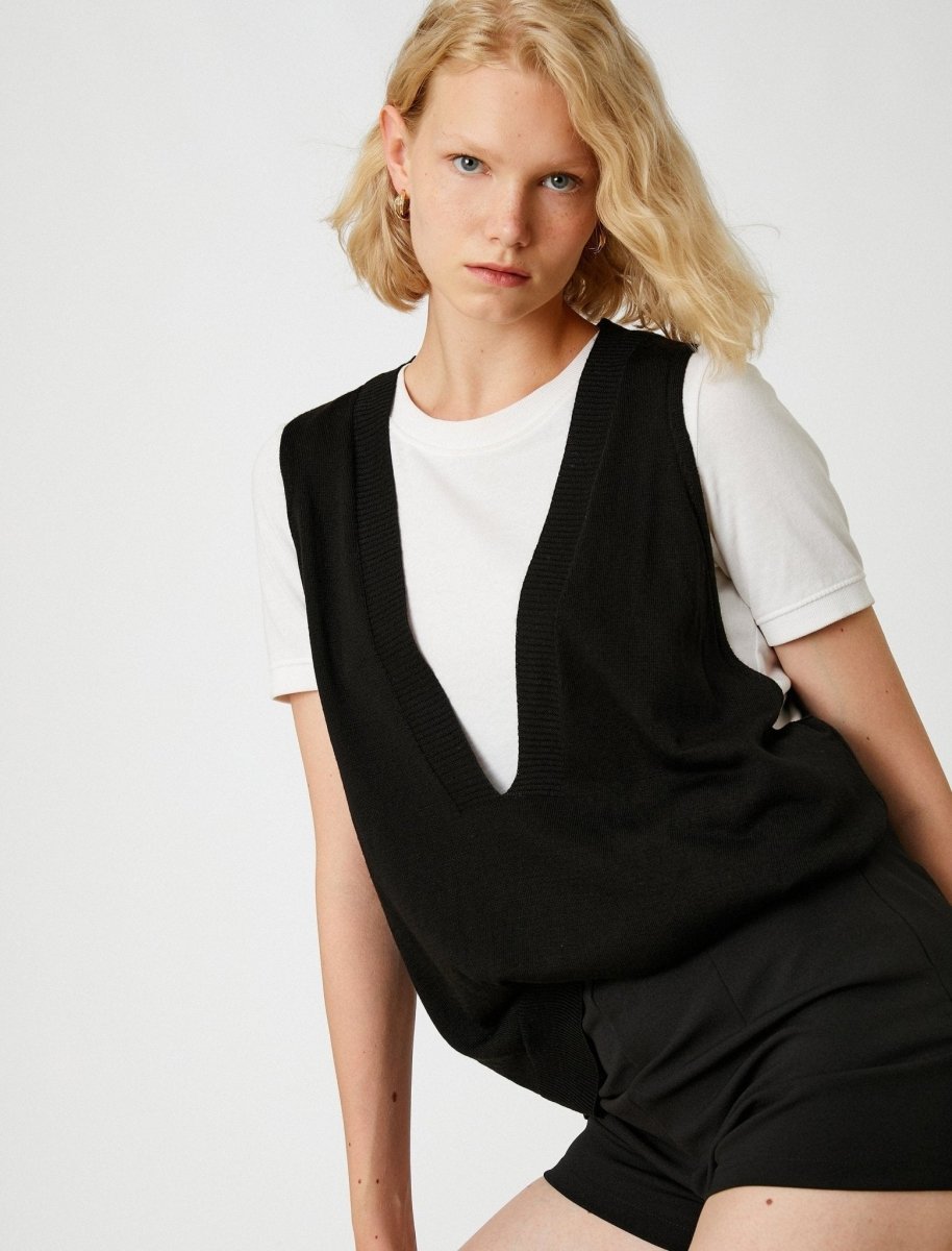 Oversized Sweater Vest in Black - Usolo Outfitters-KOTON