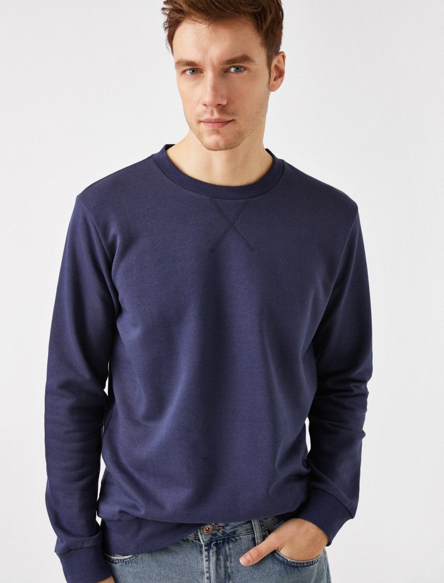 Solid Crew Neck Sweatshirt in Navy Usolo Outfitters