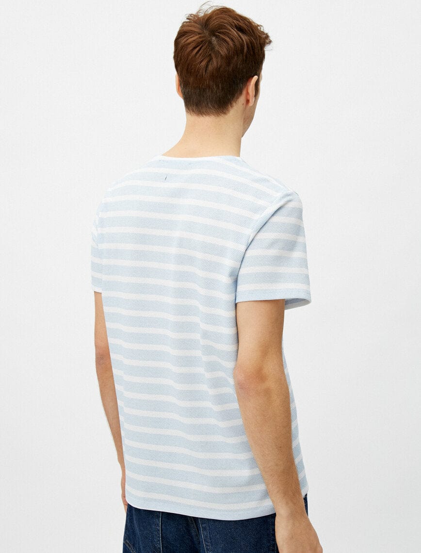 T-shirt rayé à col rond en bleu - Usolo Outfitters-KOTON