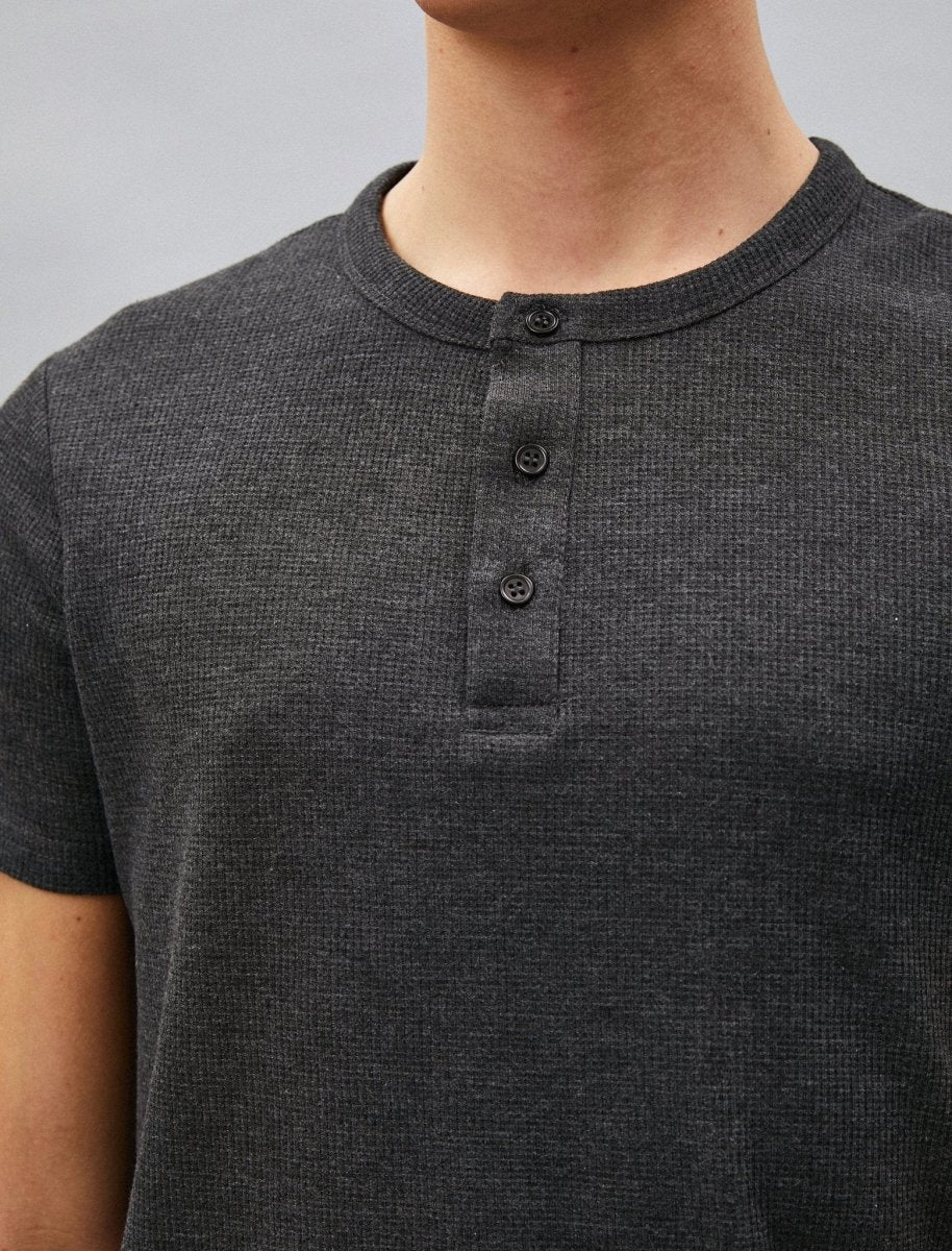 https://www.usolo.com/cdn/shop/products/waffle-henley-ss-tshirt-in-anthracite-koton-usolo-outfitters-641672_914x1200.jpg?v=1673373613