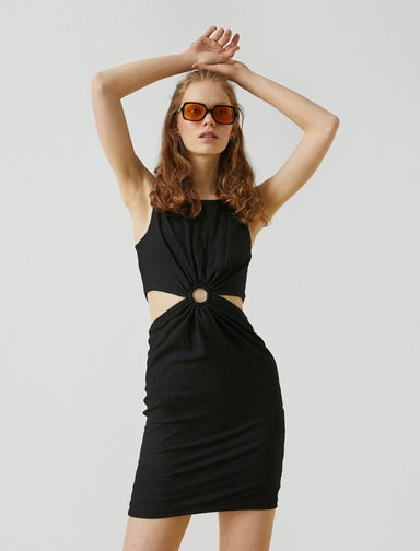Mini robe moulante à taille découpée en noir - Usolo Outfitters-KOTON